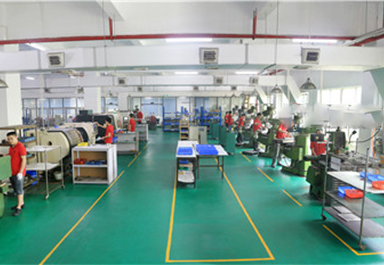 6臺(tái)銑床，3臺(tái)自動(dòng)攻牙機(jī),1臺(tái)噴砂機(jī) 