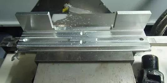 <strong>南京精密機(jī)械加工有多牛逼？這個盤子里有5000多個零件。</strong>