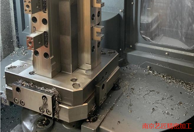 <strong>CNC加工中心分類：龍門加工中心、立式加工中心和臥式加工中心</strong>